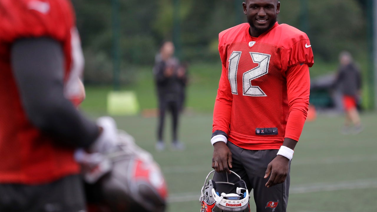 London weather welcomes Buccaneers on arrival in England